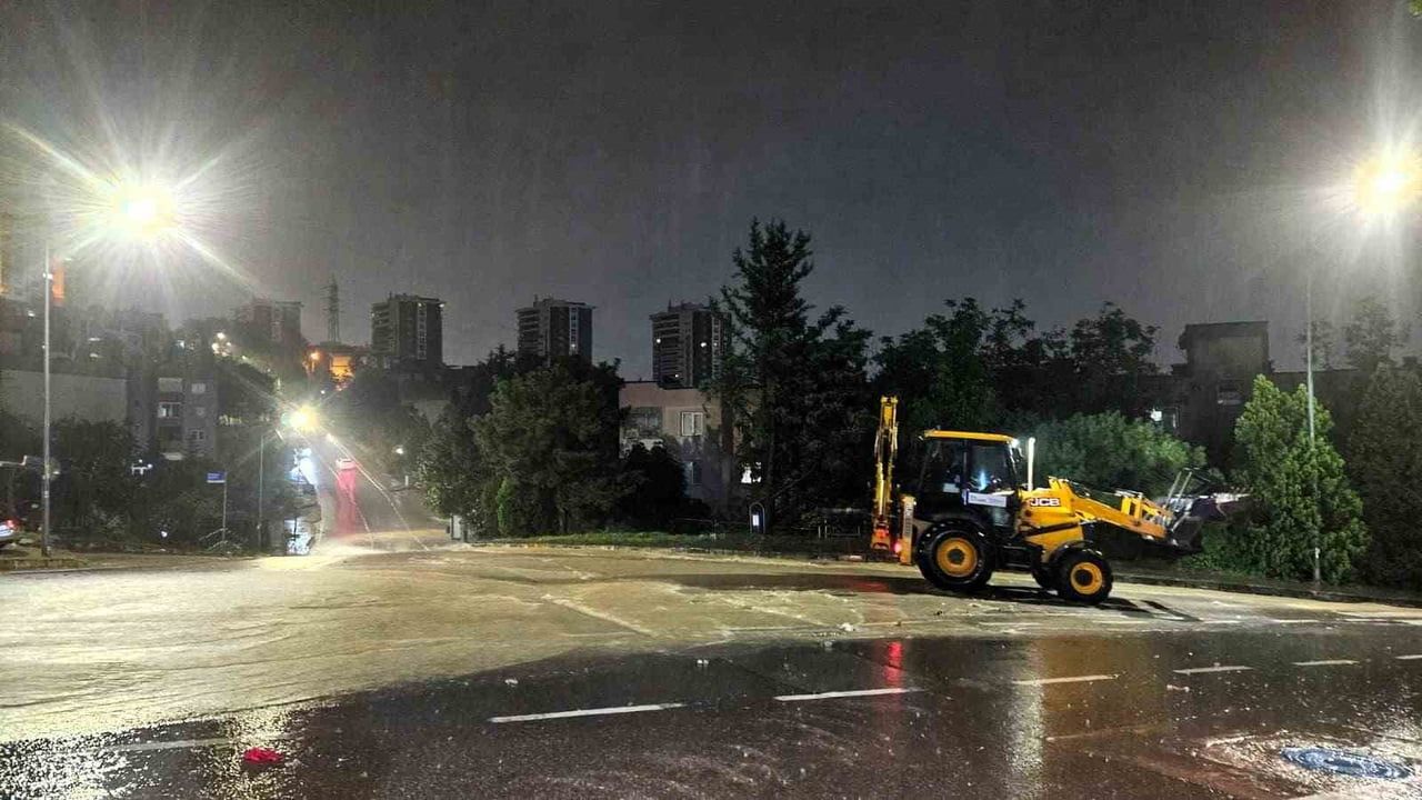 Kocaeli'de sağanakla seferberlik: 897 personel ve 512 araç sahada
