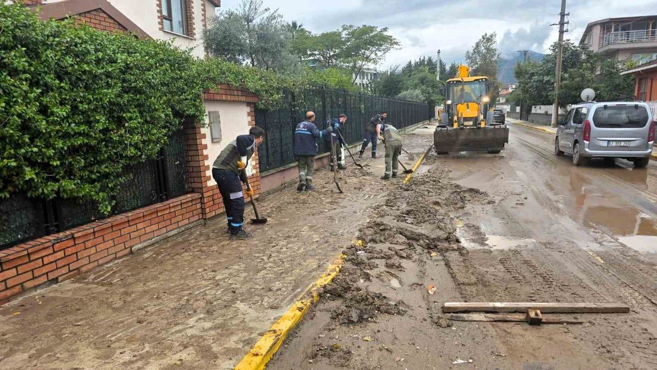 Kocaeli’de sel sonrası hayatı hızla normale döndürme çalışmaları