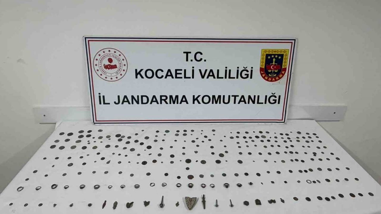 Kocaeli Dilovası'nda durdurulan araçta 271 Roma ve Hellenistik dönem eseri bulundu