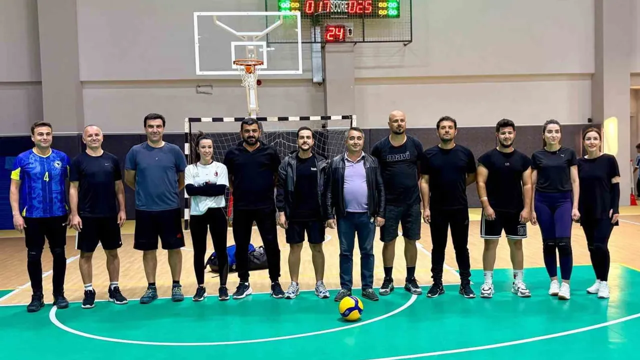 Koçarlı'da finalde geri dönüşle şampiyonluğa uzanan İlçe Milli Eğitim Müdürlüğü takımı