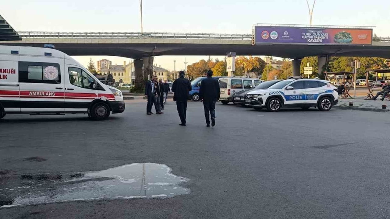 Kocasinan'da tramvay durağı geçişinde çarpılan 18 yaşındaki genç hayatını kaybetti