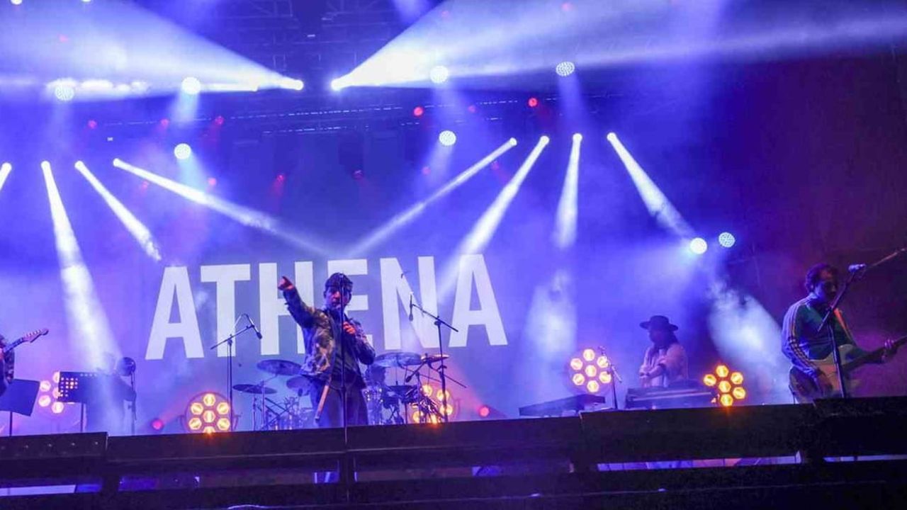 KoçFest Akdeniz kampüsünde: öğrenciler Athena şarkılarına eşlik etti