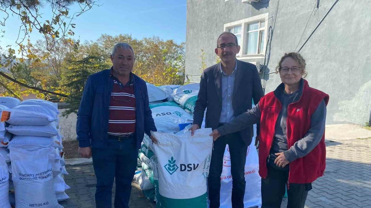 Kofçaz'da üreticilere yüzde 50 hibe ile 4 bin 475 kilogram yem tohumu teslimi