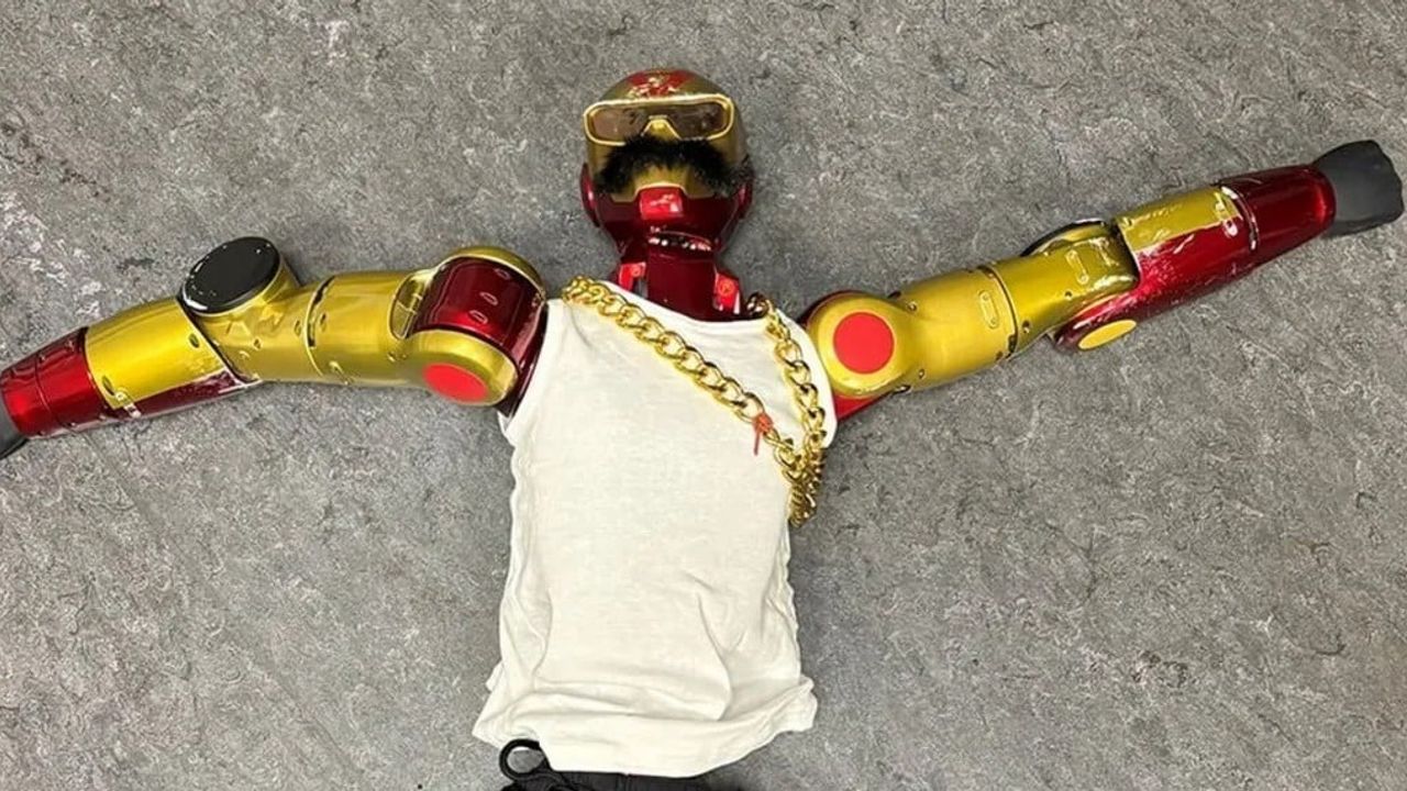Köln'de bagajdan çıkan robot taciz iddiasıyla incelemeye alındı