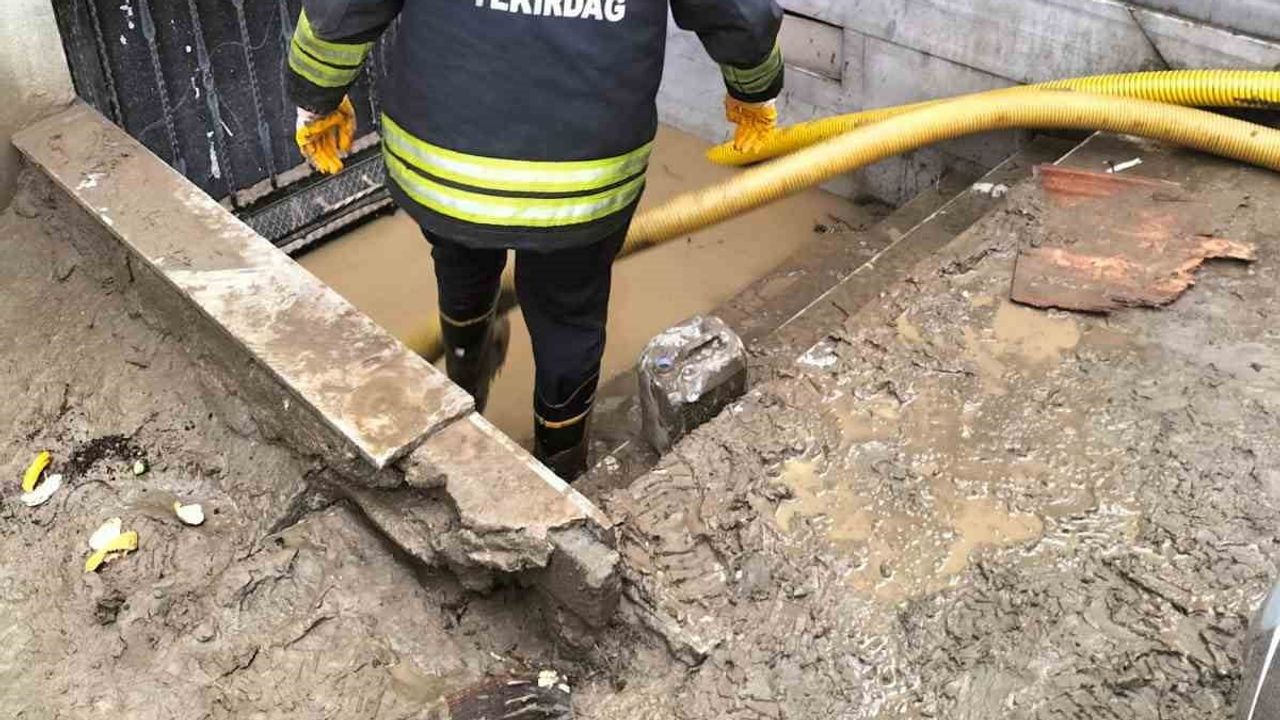 Komşuya yardım: Tekirdağ ekipleri İstanbul'da sel ve heyelan çalışmalarına destek verdi