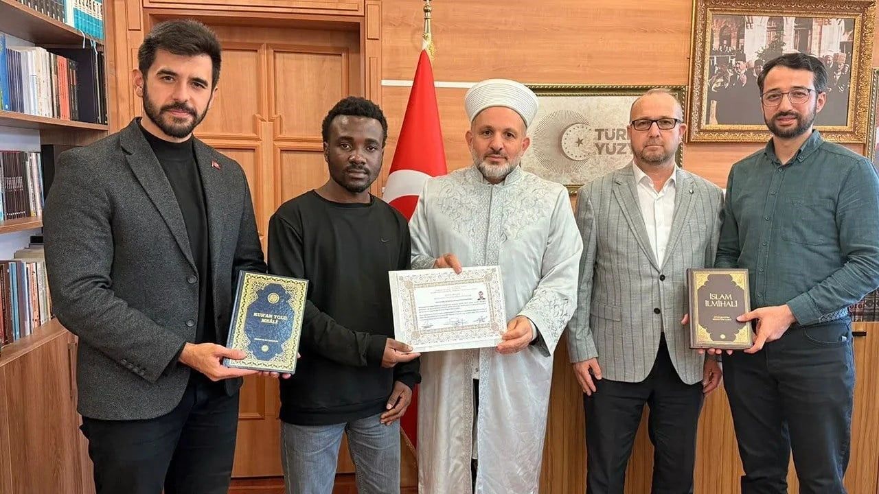Kongolu öğrenci Bolu'da İslam'ı seçti, Osman adını aldı