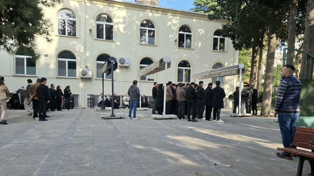 Konserde yaşamını yitiren Mahmud Sami Ramazanoğlu Sahrayıcedid Camisi'nde toprağa verildi