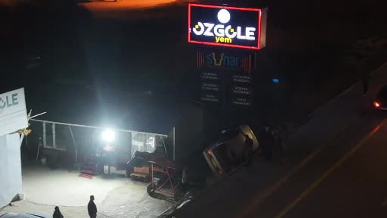 Kontrolden çıkan otomobil Ayaş yolunda takla attı, iki kişi yaralandı