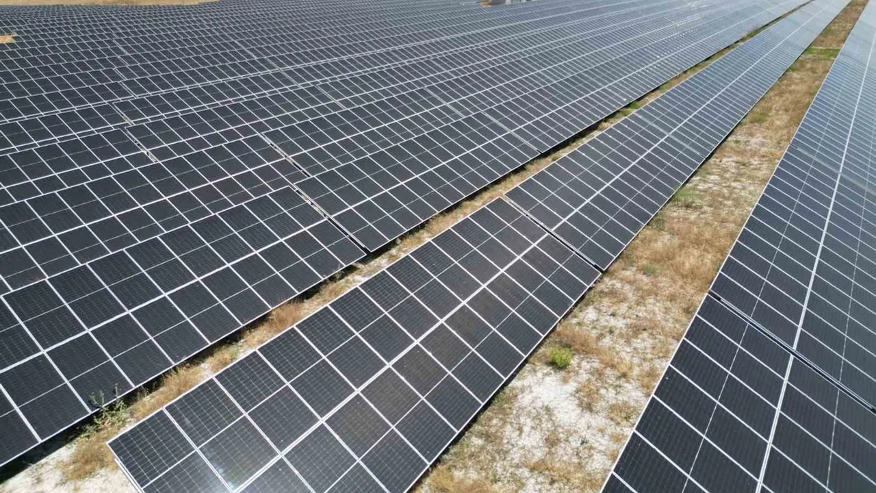 Konya'da 6 bin 727,5 kWp gücündeki arazi güneş enerji santrali devreye alındı