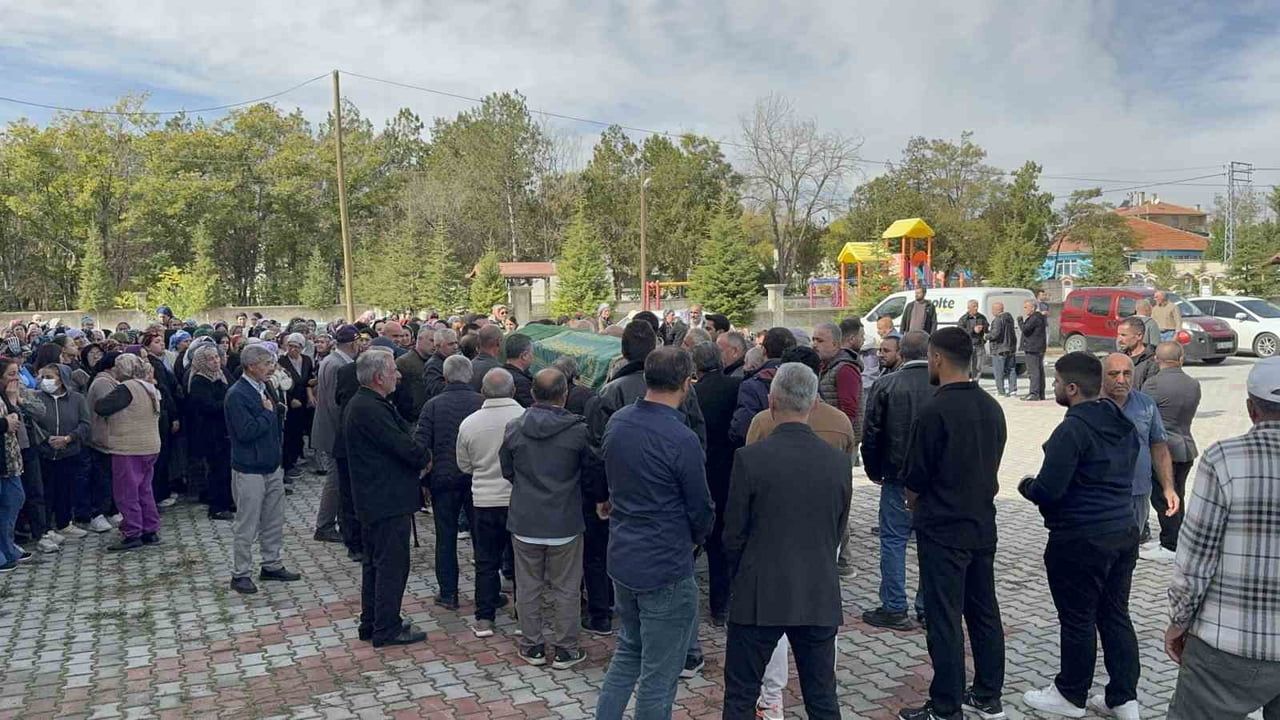 Konya'da son veda: Manisa kazasında hayatını kaybeden Zülfinaz Tosun uğurlandı