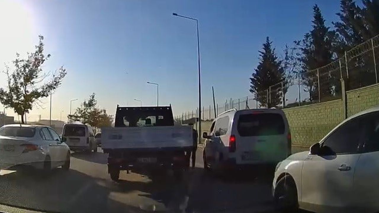 Konya'da trafikte kamyonete tekme attı, 180 bin lira ceza aldı