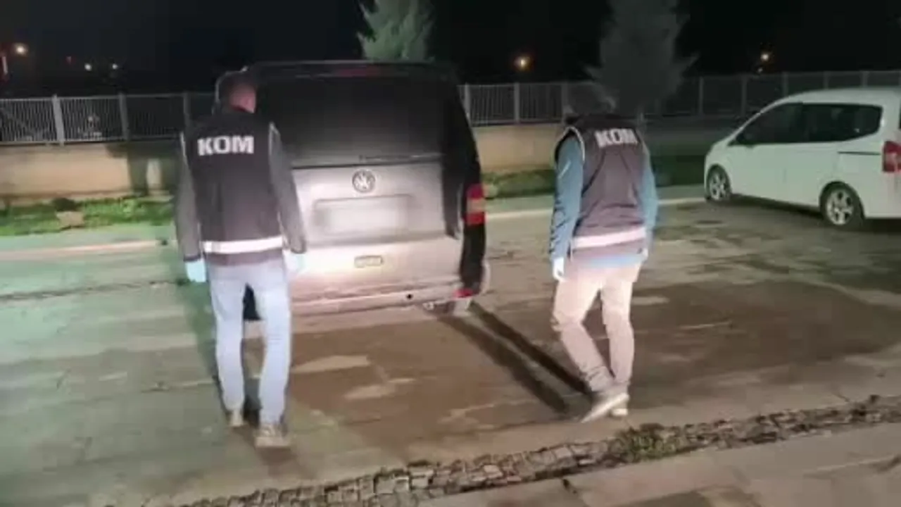 Konya uygulamasında paketlenmiş kutularda silah ağı ortaya çıkarıldı
