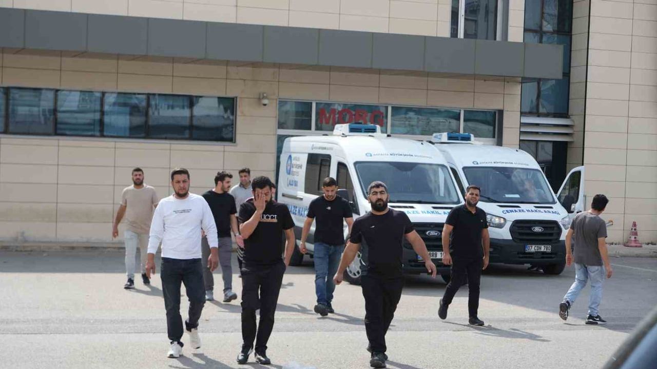 Konyaaltı'nda uçuruma yuvarlanan hafif ticari araçta üç cenaze yakınlarına teslim edildi