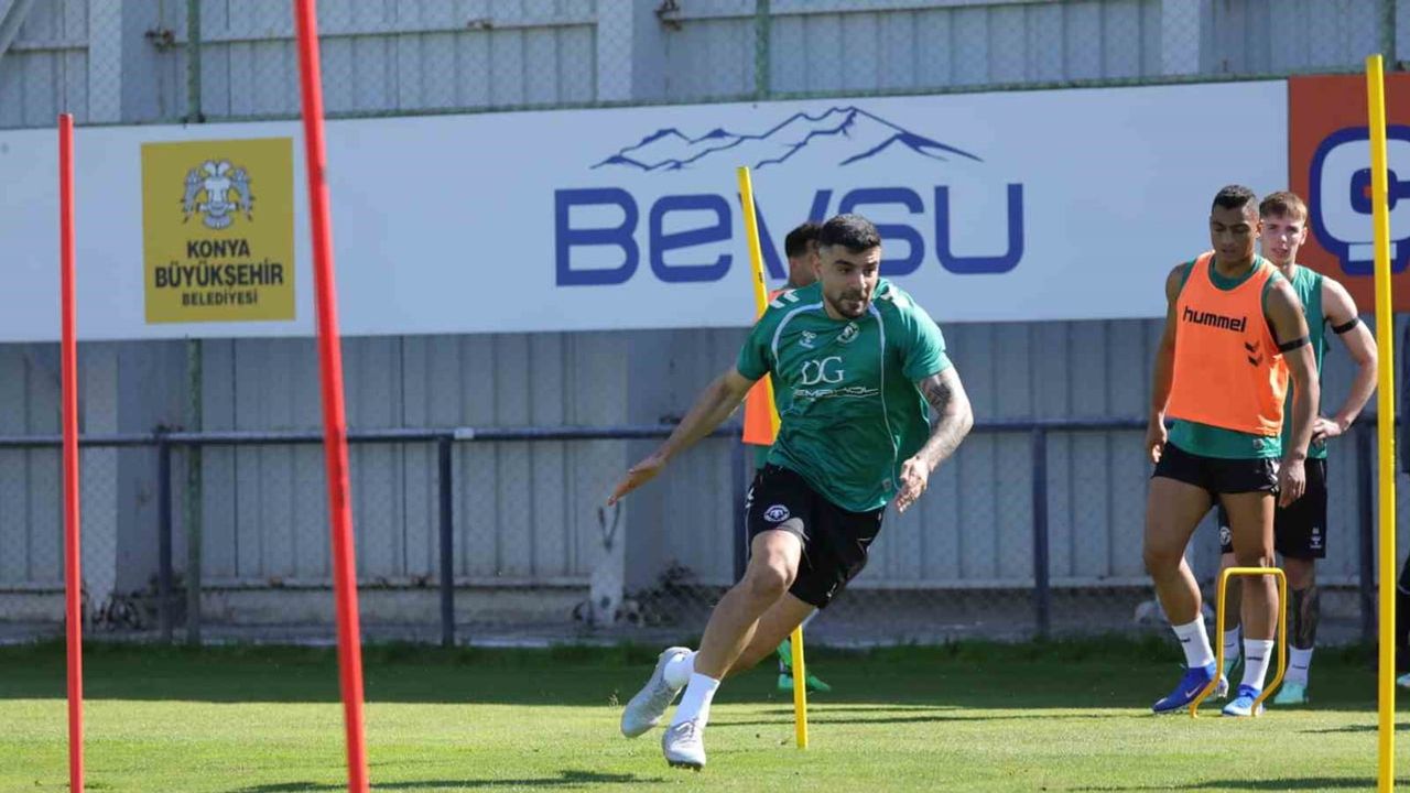 Konyaspor Başakşehir maçı öncesi son taktik provasını tamamladı