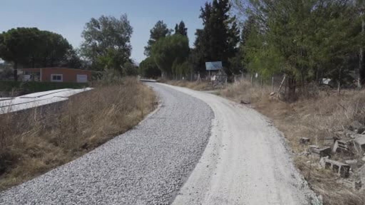 Köprübaşı'nda mahalle yolları soğuk asfaltla yenilendi