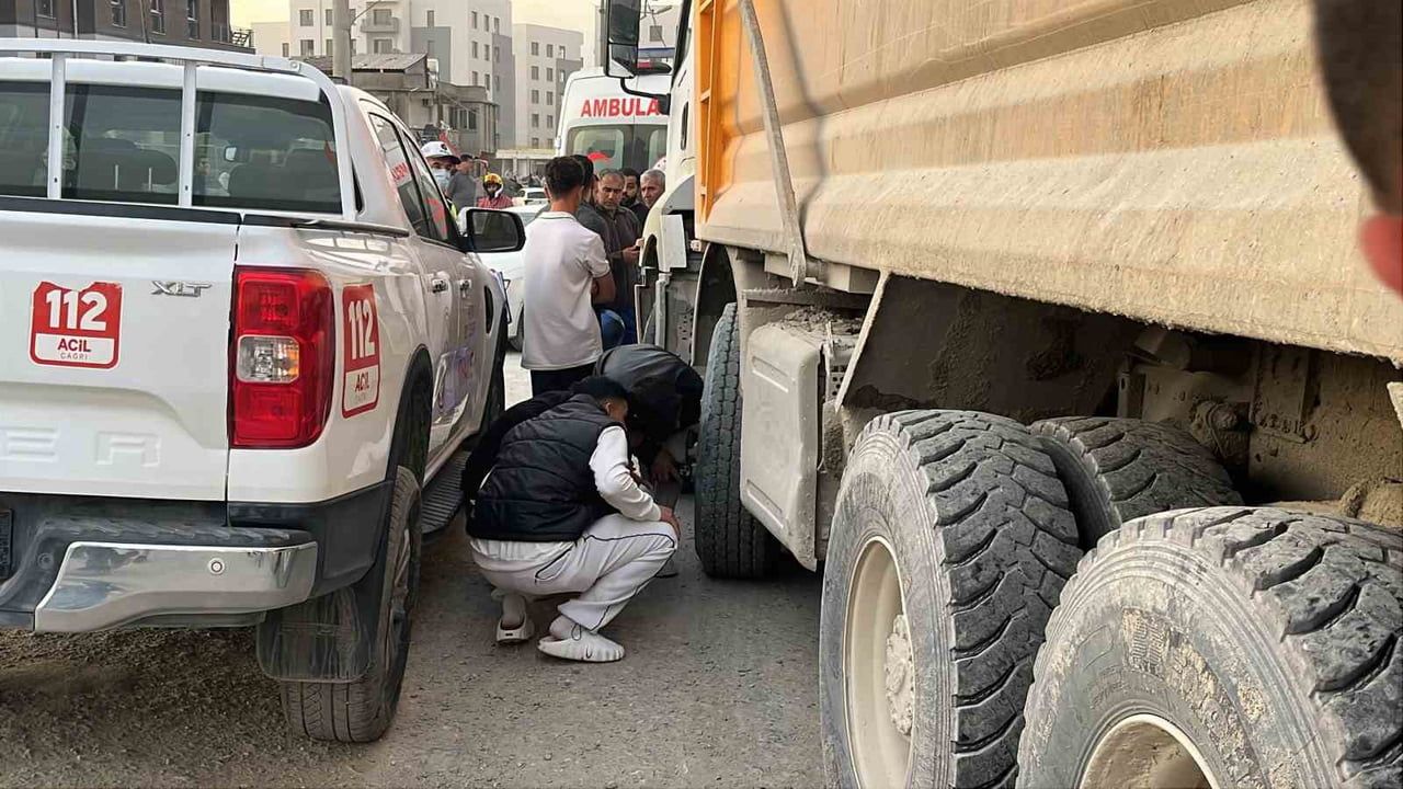 Kör noktada çarpışma: motosiklet sürücüsünün ölüm anı görüntülere yansıdı