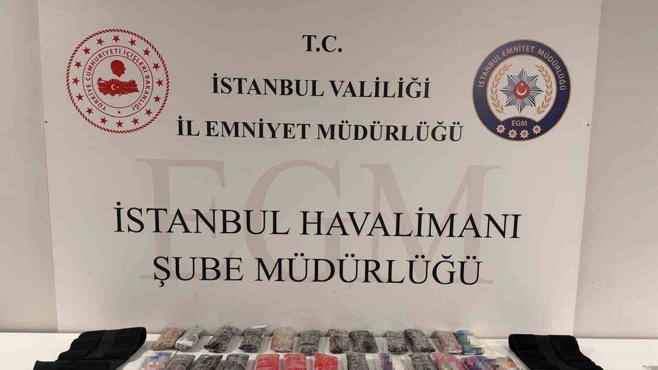 korse ve bacaklara gizlenmiş 8 kilo metamfetaminle yakalanan iki şüpheli gözaltında