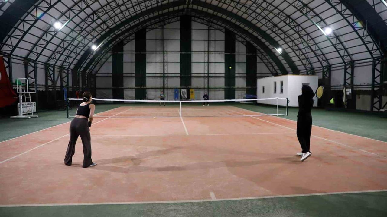 Kortlarda yoğun ilgi: Amed Cup'ta 354 sporcu şampiyonluk için yarışıyor