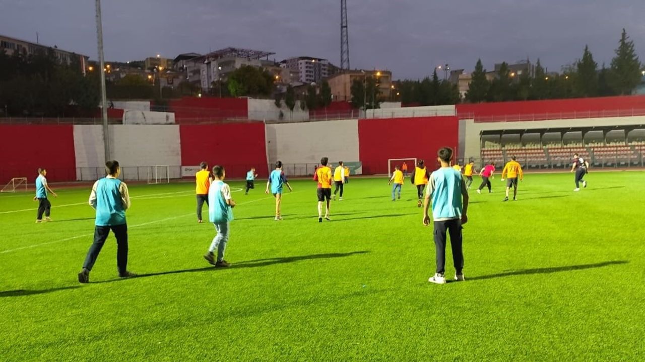 Koruma altındaki çocuklar için sahada dayanışma: Şırnak'ta futbol etkinliği