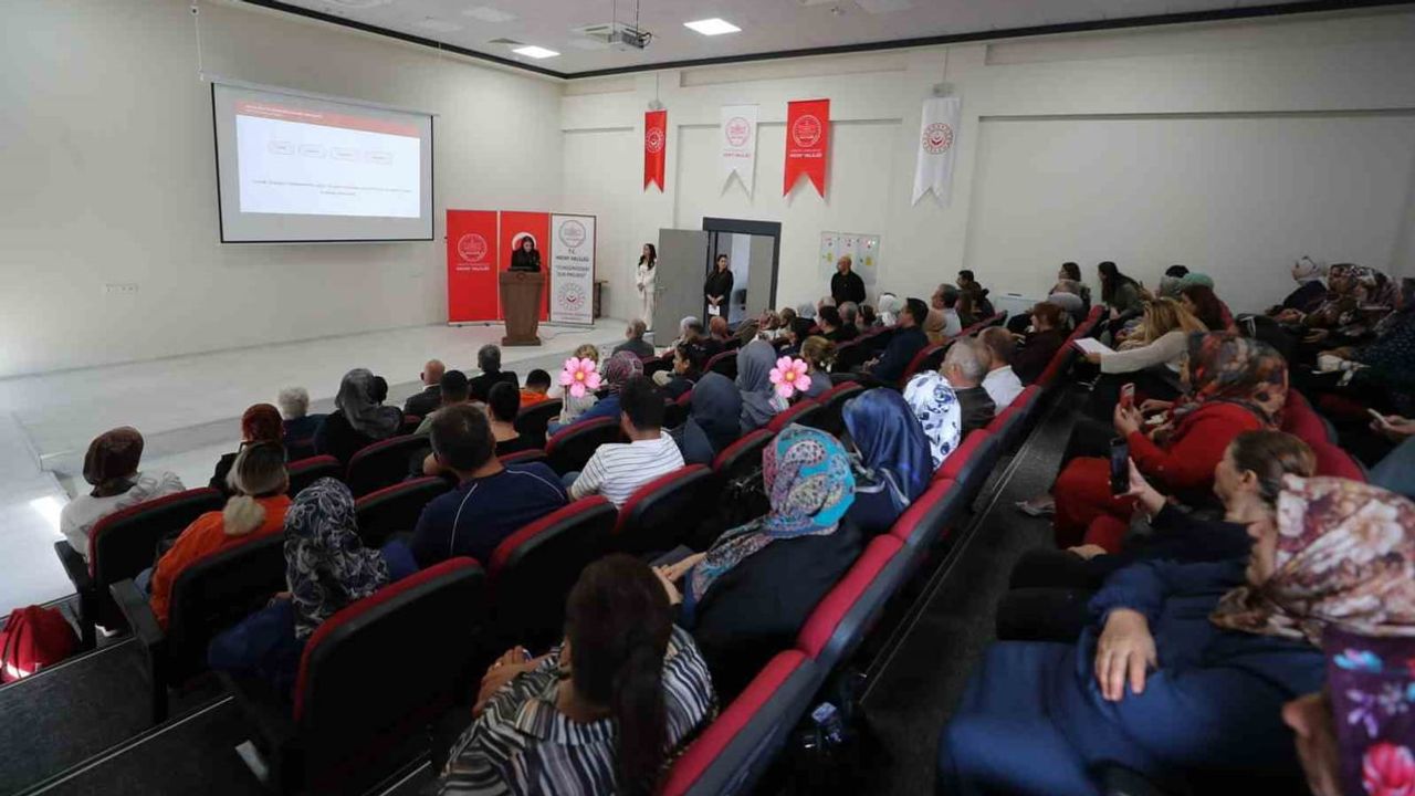 Koruyucu ailelerin bağını güçlendirmeye yönelik iletişim eğitimi