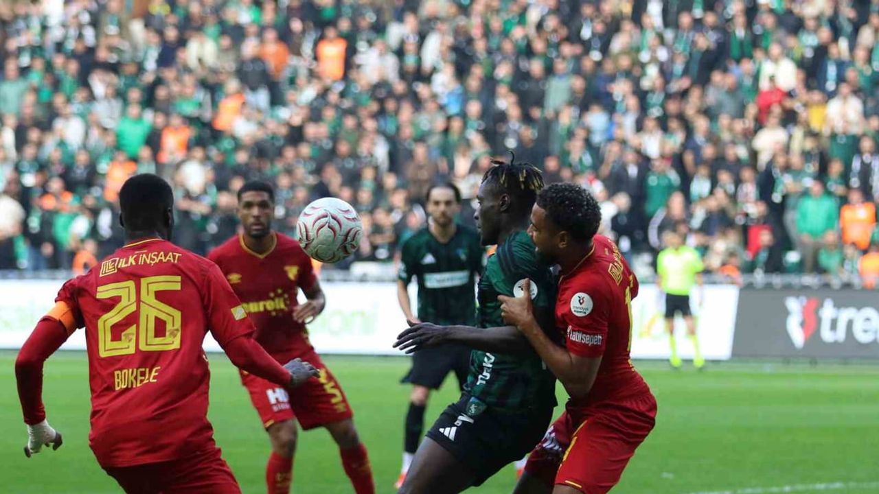 Köşe vuruşu ve ters dokunuş: Göztepe ilk yarıda 1-0 önde