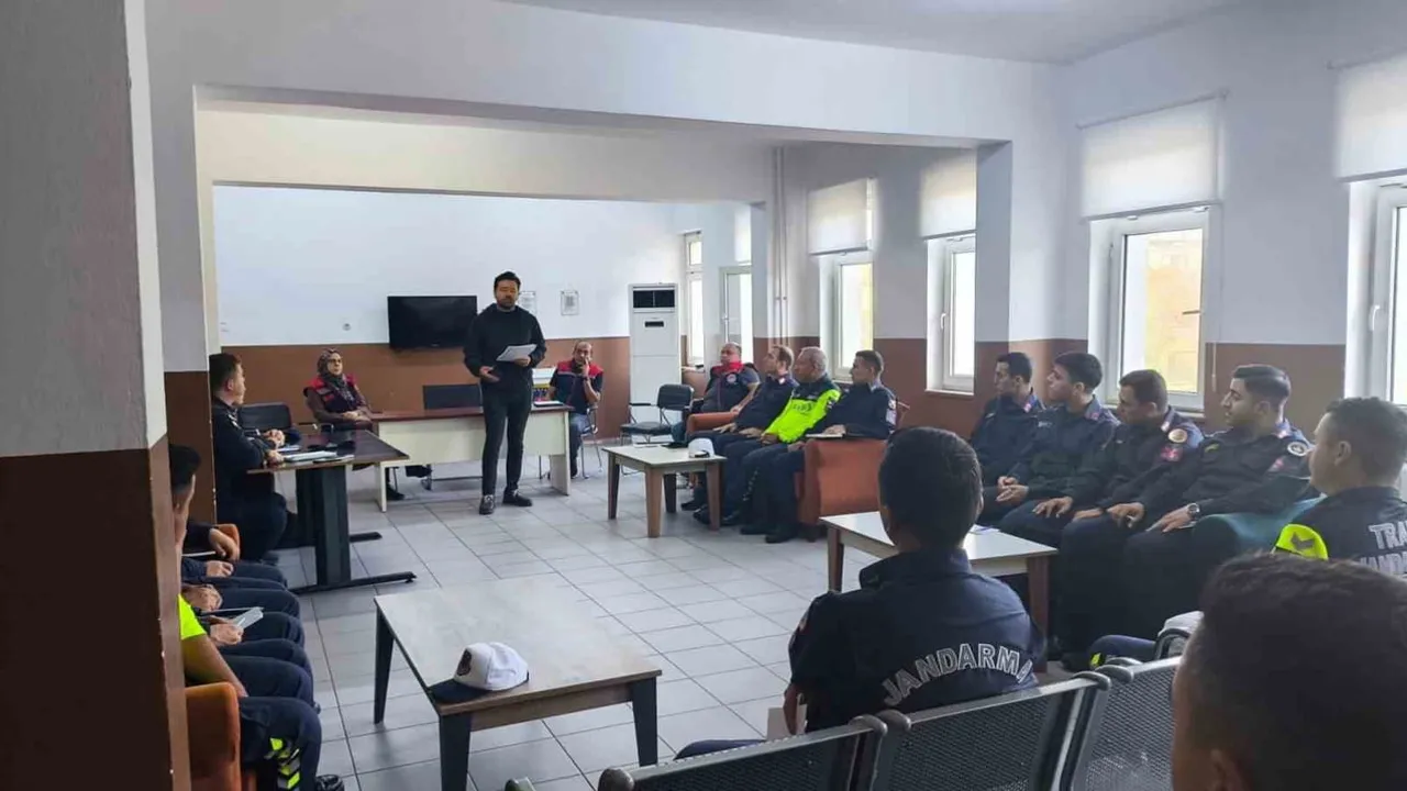 köşk'te jandarmaya gıda güvenliği ve hayvan hareketleri eğitimi verildi