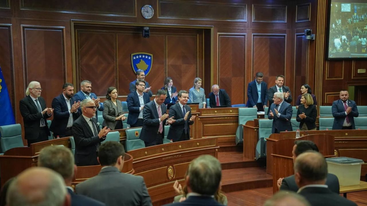 Kosova'da haftalardır süren cumhurbaşkanlığı krizi sona erdi: Justina Shiroka Pula seçildi