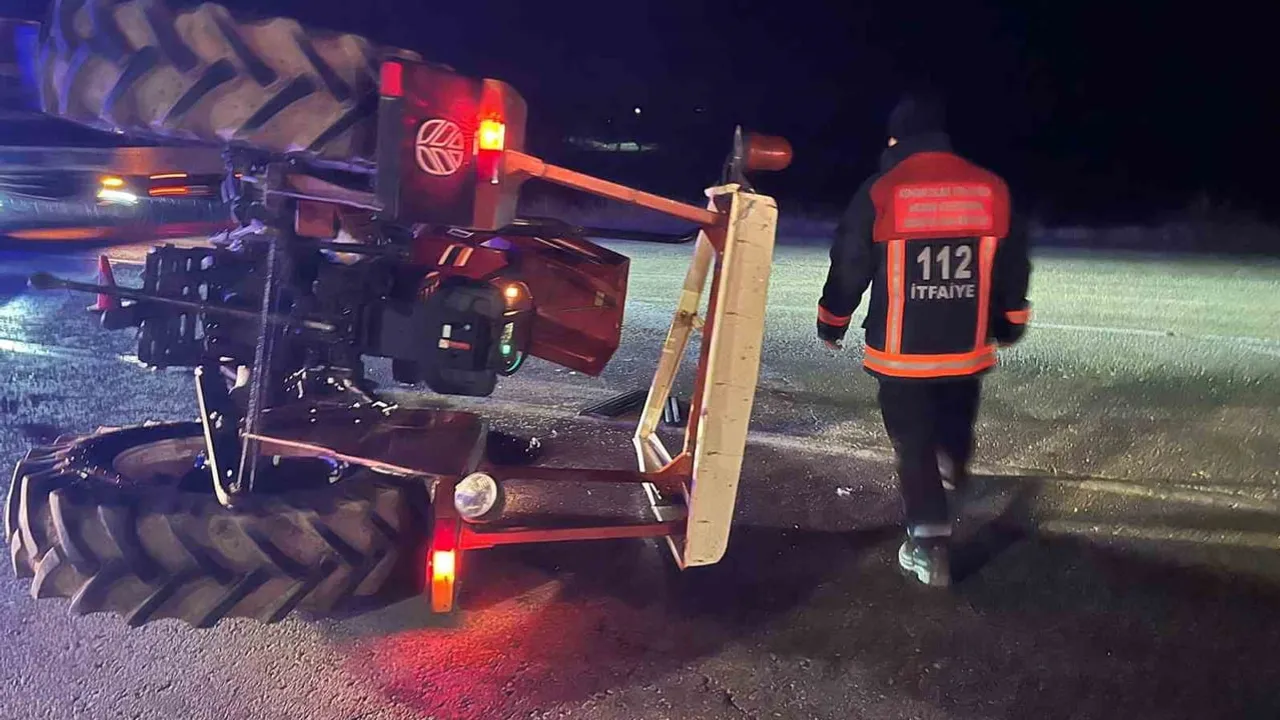 Kovancılar'da köy yolunda çarpışma: traktör ve otomobilde iki yaralı