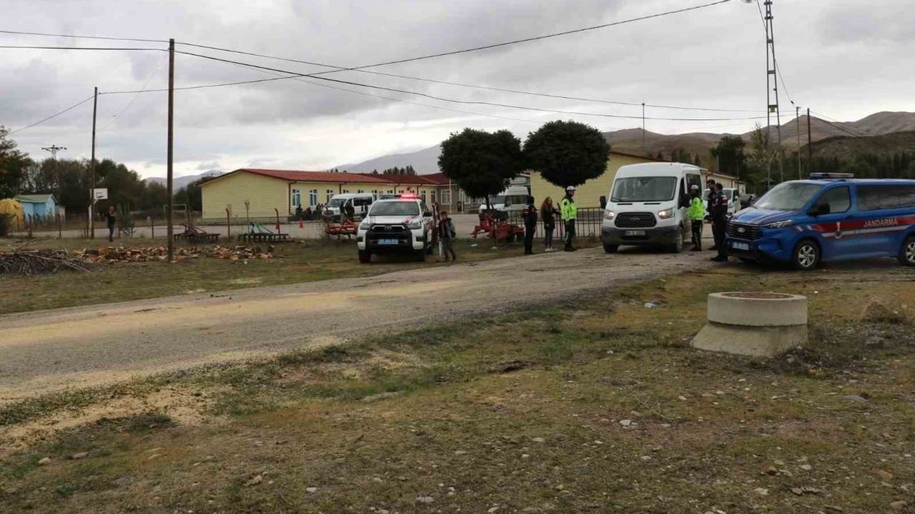 Köy okullarında huzur için Bayburt jandarması önlemleri artırdı