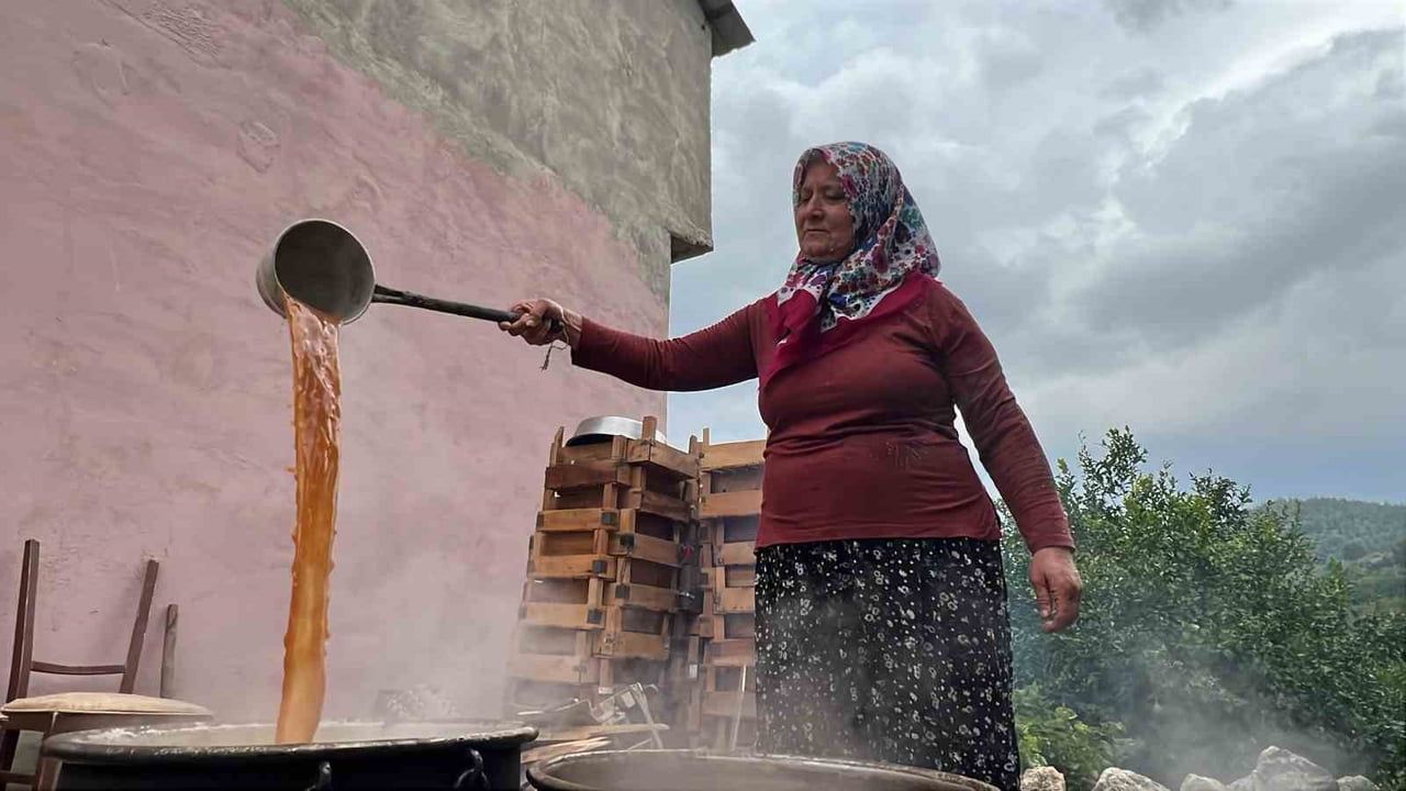 köy yaşamını paylaşan çiftçinin kamera tutkusu ödülle taçlandı