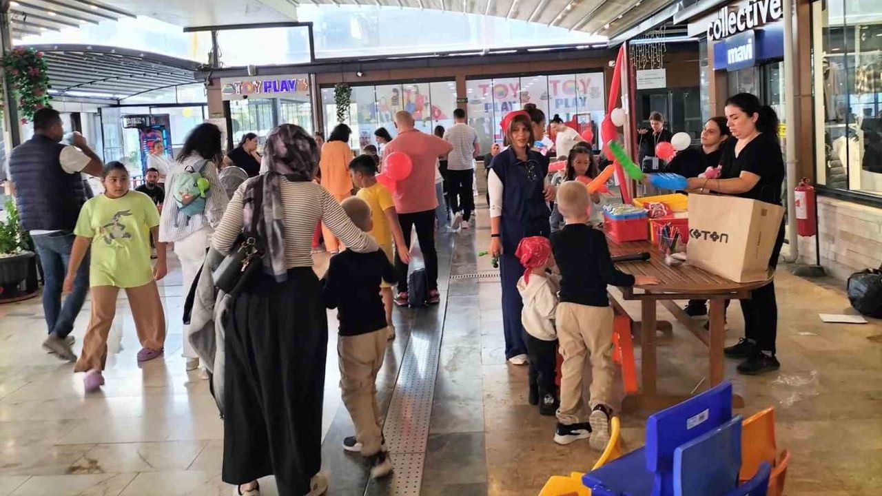 Köyceğiz'de cumhuriyet coşkusu çocukların rengarenk etkinlikleriyle kutlandı