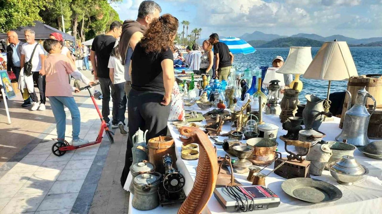 Köyceğiz’de kordonu dolduran ikinci el pazar hareketliliği