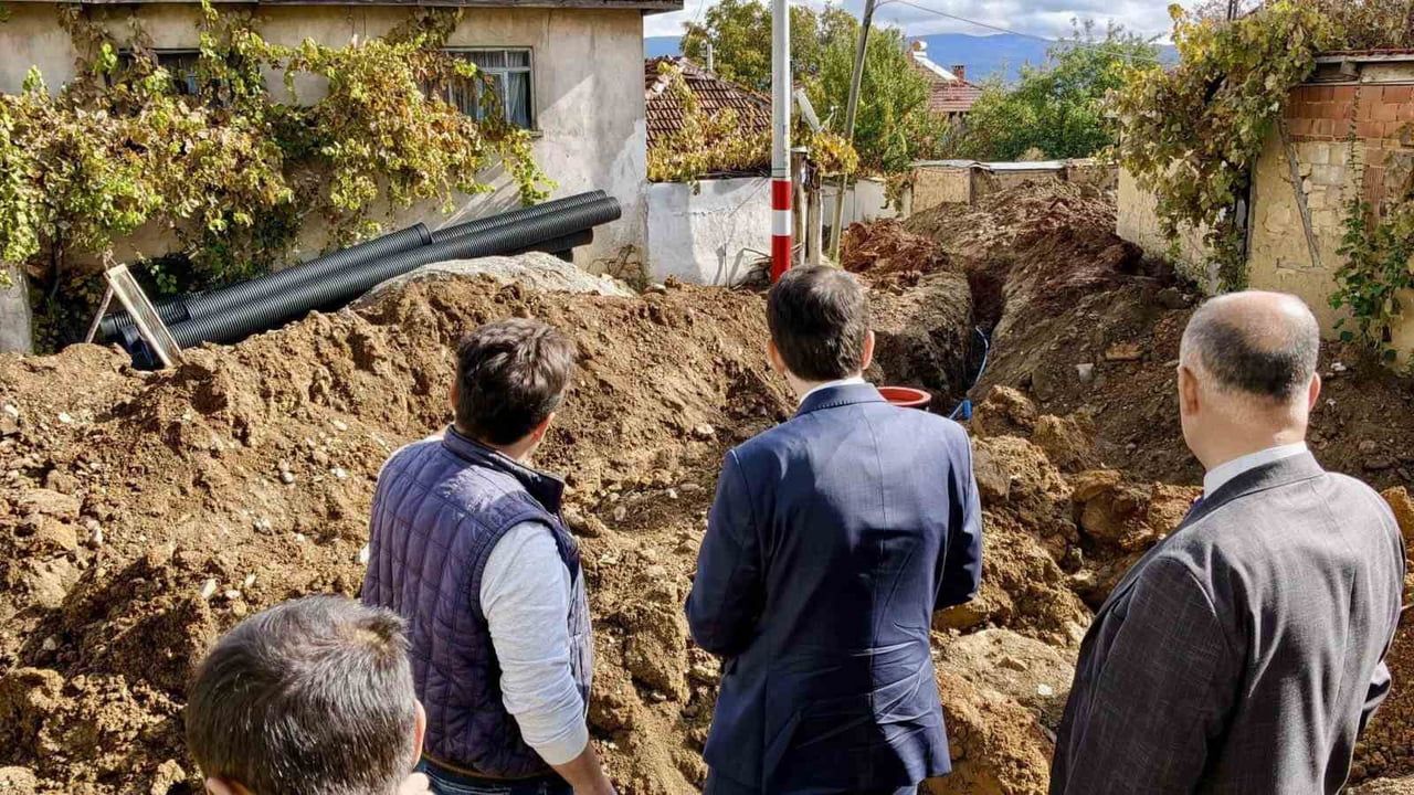 Köyde yaşam kalitesi hedefi: kaymakam Atam Alınören'de altyapıyı yerinde değerlendirdi