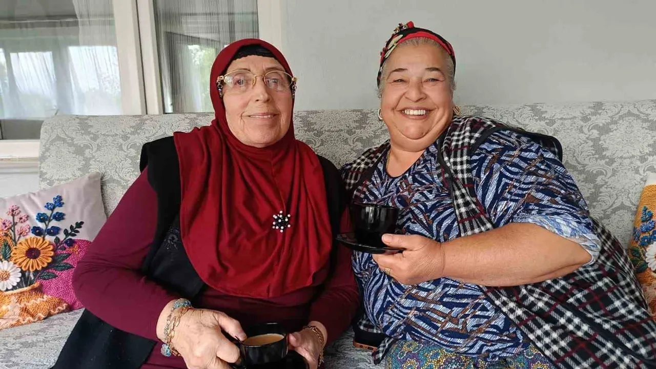 Köyünde geçmişe yolculuk yapan 77 yaşındaki Asiye Kaçar
