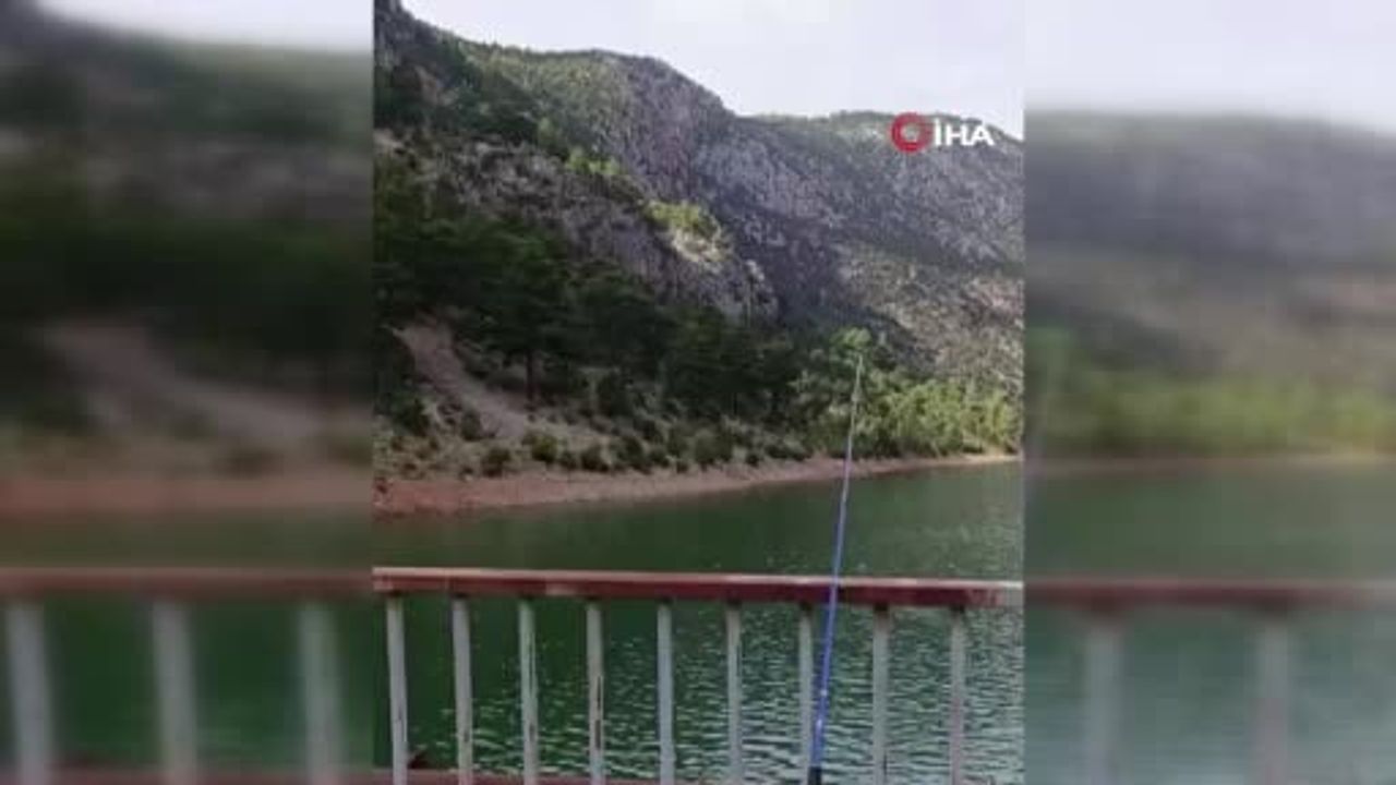 Kozan'da deprem sırasında yamaçtan kopan kaya vatandaşları korkuttu