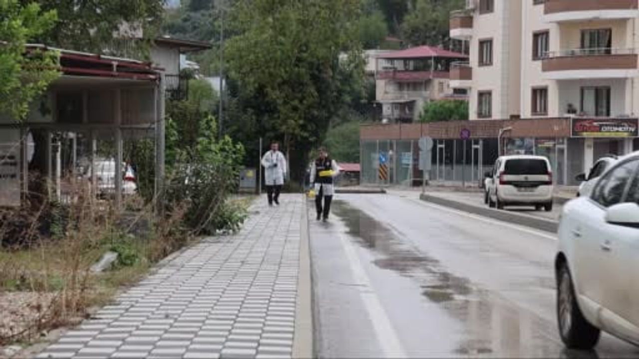 Kozan'da motosikletli iki kişi tekel bayisine ateş açtı