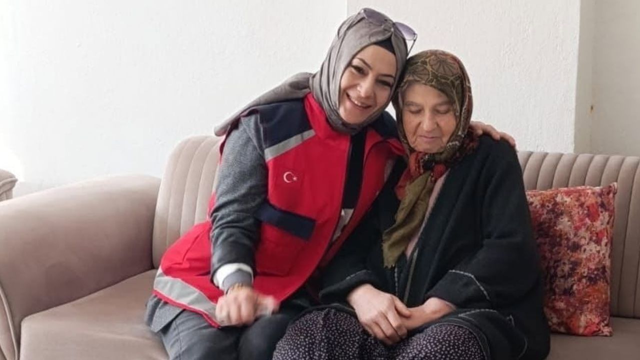 Kozan'da şehit annesi Emine Ünüvar dualarla toprağa verildi