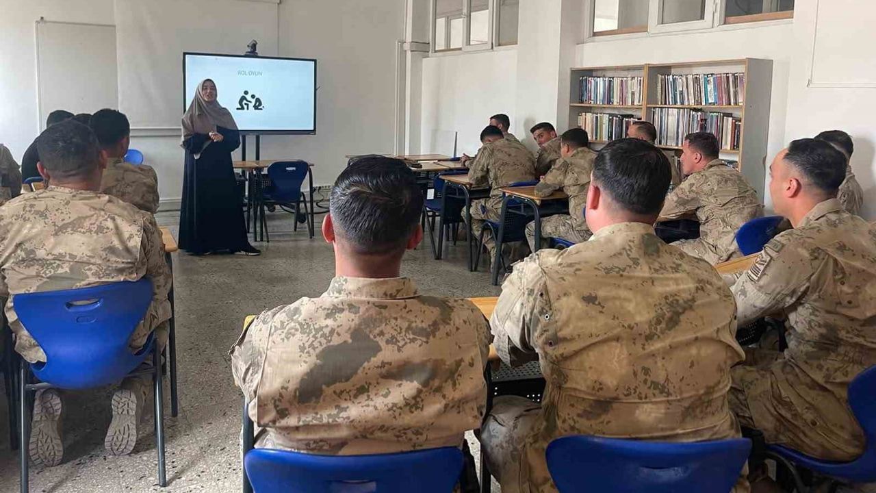 Kriz anlarında jandarma personeline psikolojik ilk yardım eğitimi