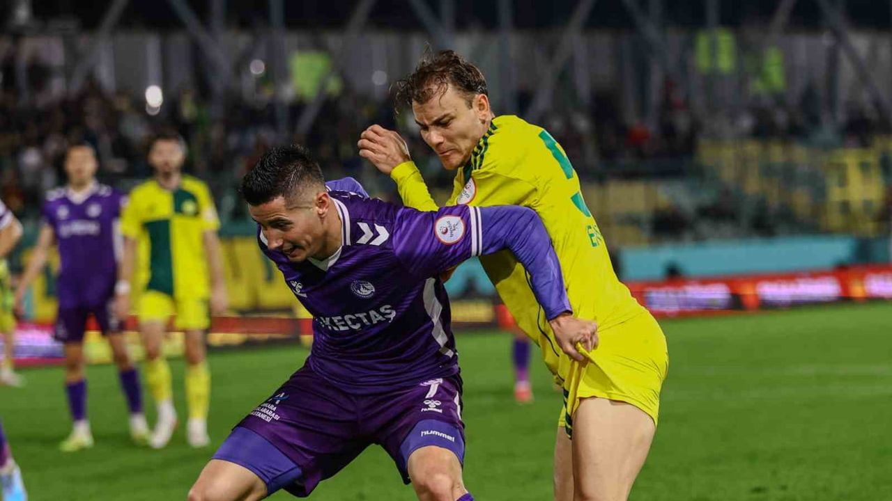Küçük fark, büyük sevinç: Esenler Erokspor 3-2 kazandı