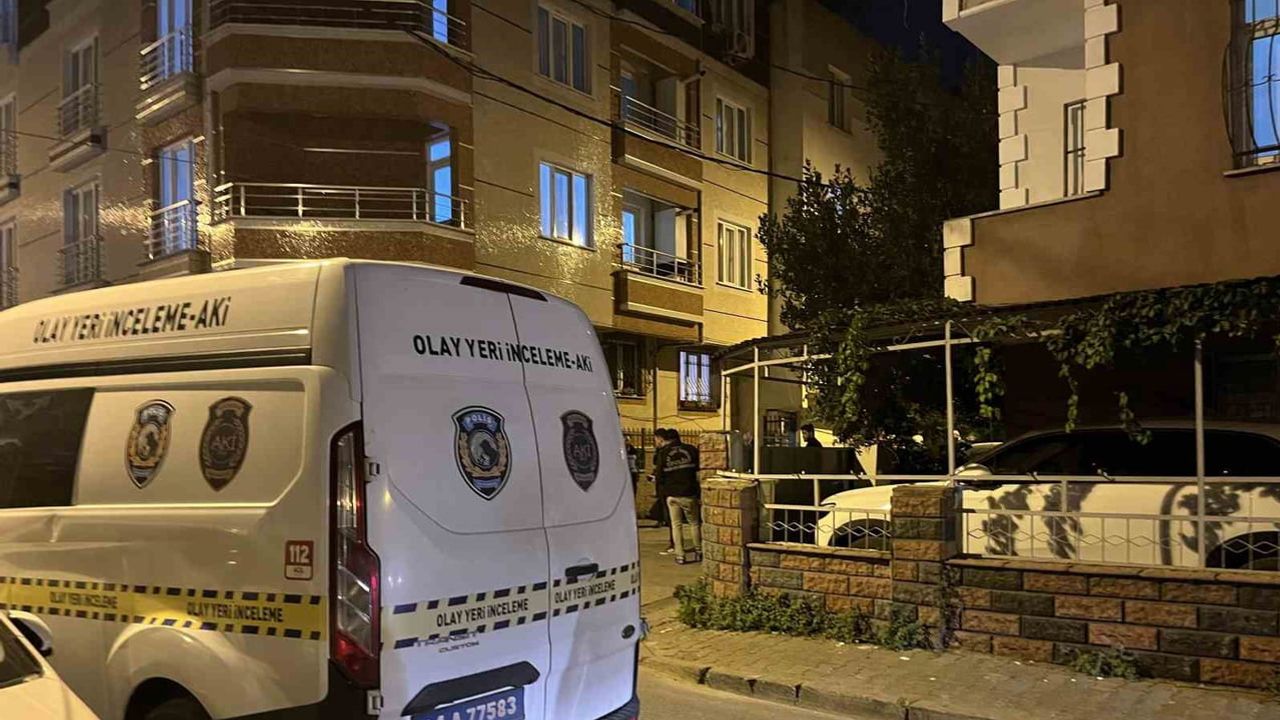 Küçükçekmece Kanarya Mahallesi'nde motosikletli saldırı: iş yeri önünde ağır yaralı