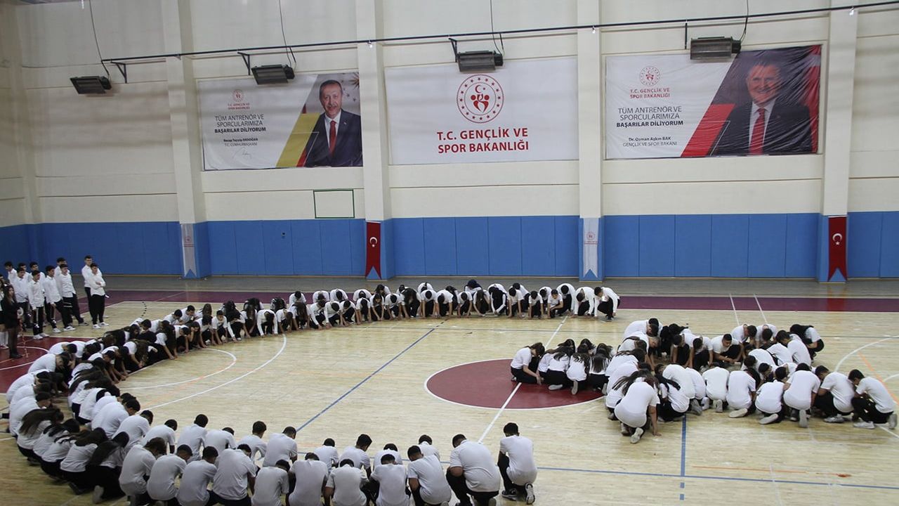 Kula'da 29 Ekim coşkusu 103. yılda sürdü