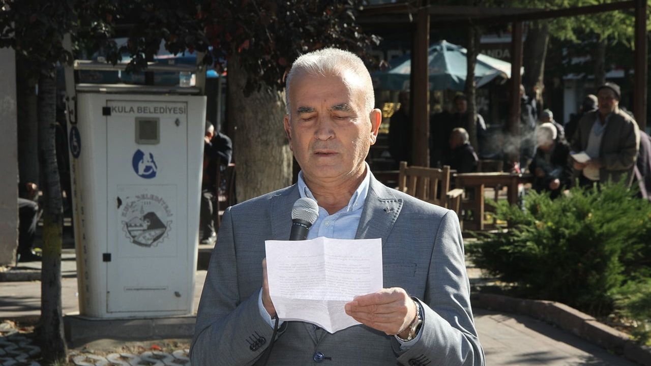 Kula'da muhtarlar gününde birlik ve şehitlere saygı