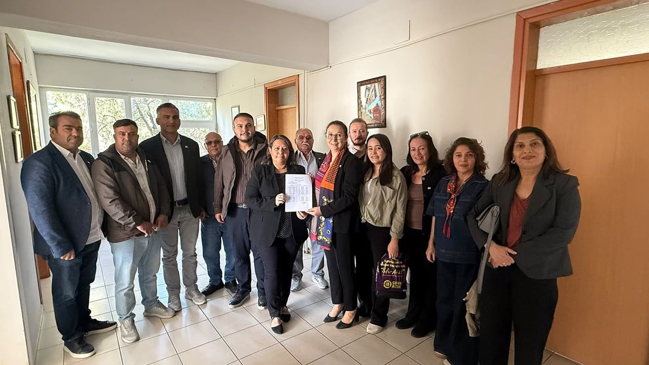Kula'da yeni dönem: Esen Çınar mazbatasını alarak göreve başladı