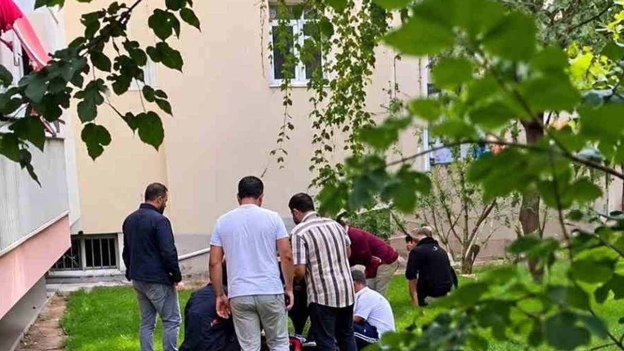 Kültür Mahallesi'nde ikinci kattan düşen 17 yaşındaki genç kız hastanede tedavi altında