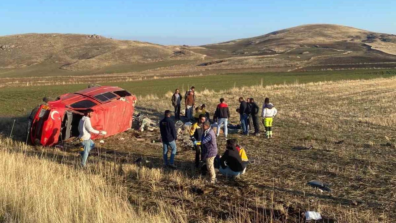 Kulu'da işçi minibüsü devrildi: altı yaralı