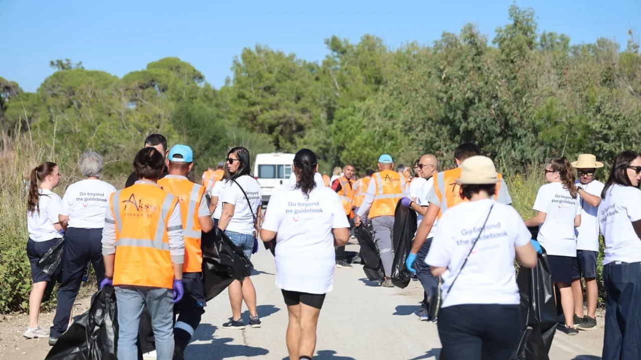 Kumköy sahilinde sürdürülebilir turizm için ortak temizlik seferberliği