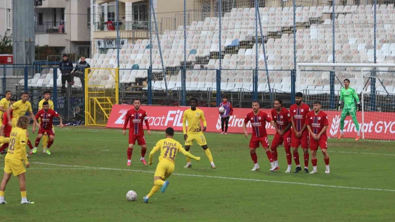 kupada sağanak kesintisi: fethiyespor-eyüpspor maçı yarıda kaldı