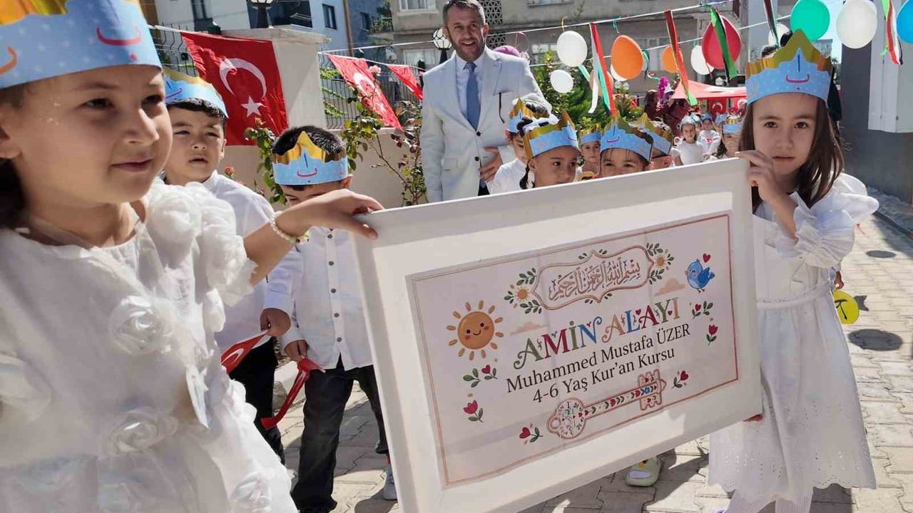 Kur'an kursunda bedi besmele ve amin alayıyla ilim yolculuğuna adım attılar