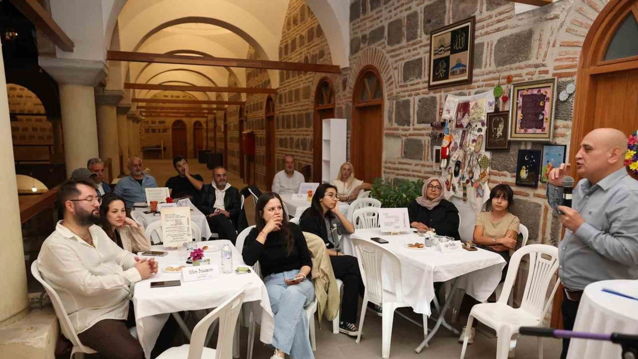 Kurşunlu Han'da şiir, sohbet ve edebiyatın keşfi