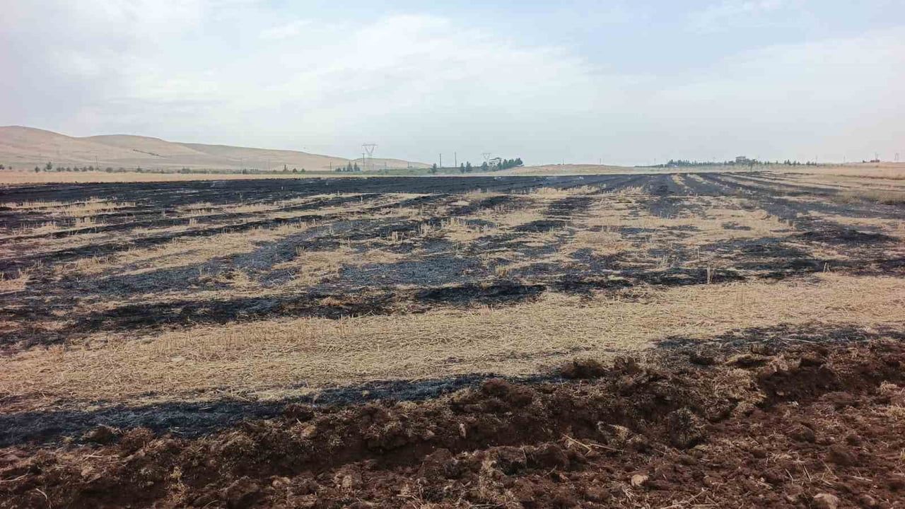 Kurtalan'da anız yakan çiftçiye idari para ve adli işlem
